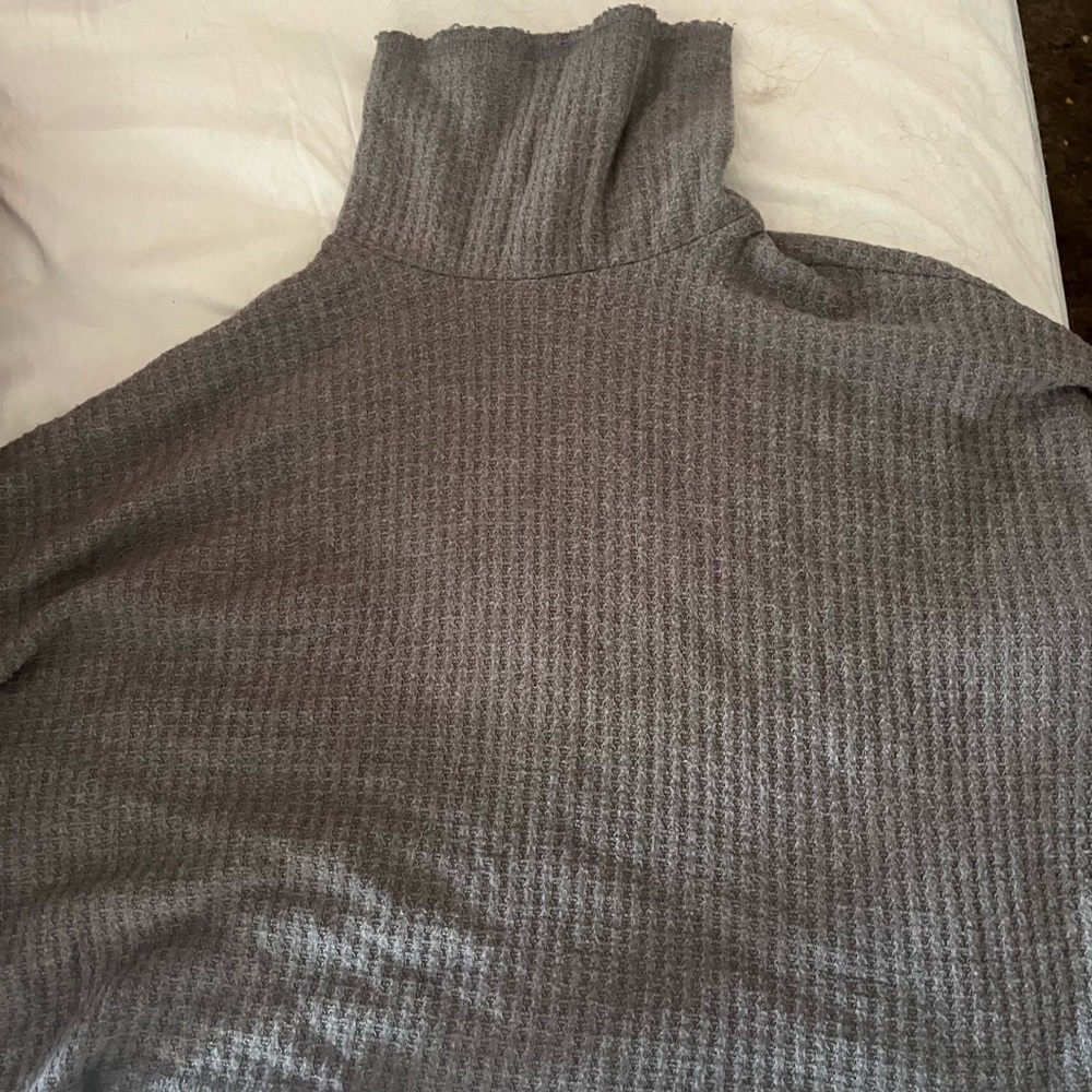 Turtle neck sweater grey